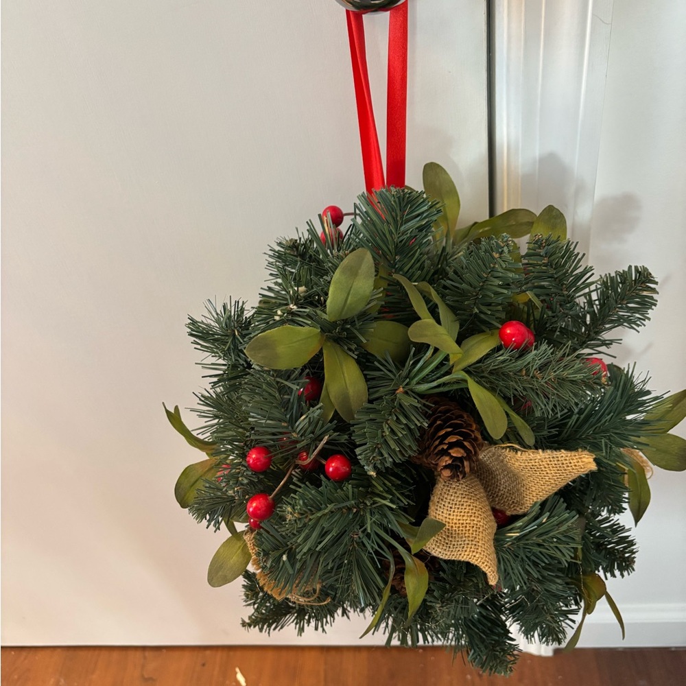 New Christmas hanging Kissing ball